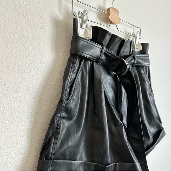 Blank NYC Black Faux Leather High Waisted Paperbag Shorts Size 29 - Picture 8 of 11
